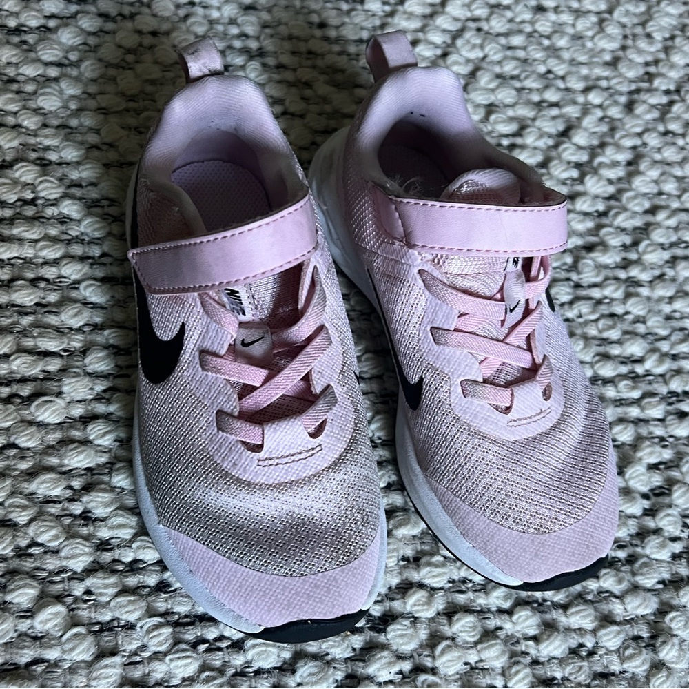 Nike girls running shoes 11c